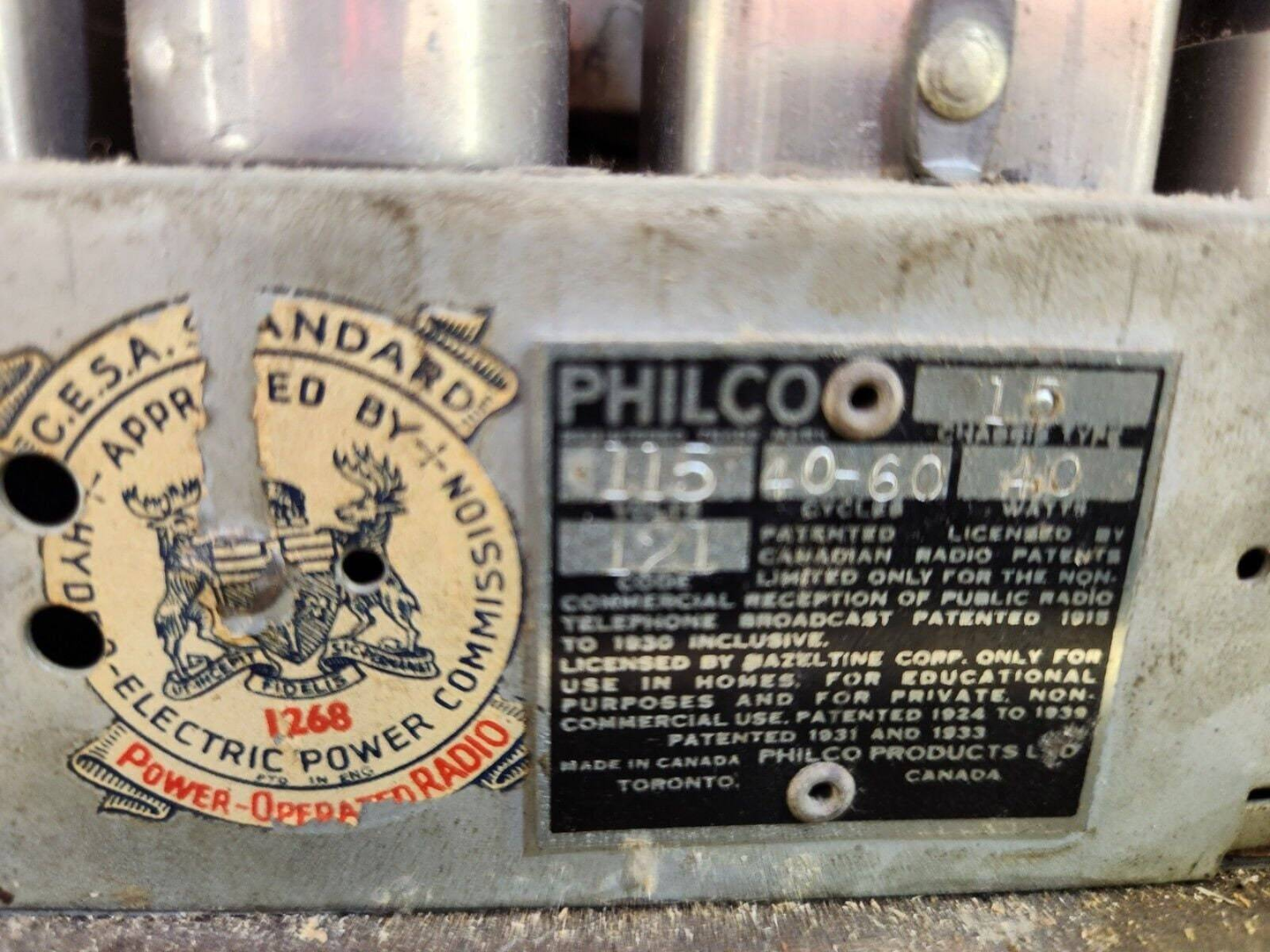 1940 philco radio model 40-115. mid century radio art deco design vtg This 1940 Philco Radio Model 40-145 is a stunning example of mid-century design. The radio boasts a beautiful Art Deco style that is sure to impress any vintage elecChas Vintage Shop1940 philco radio model 40-115