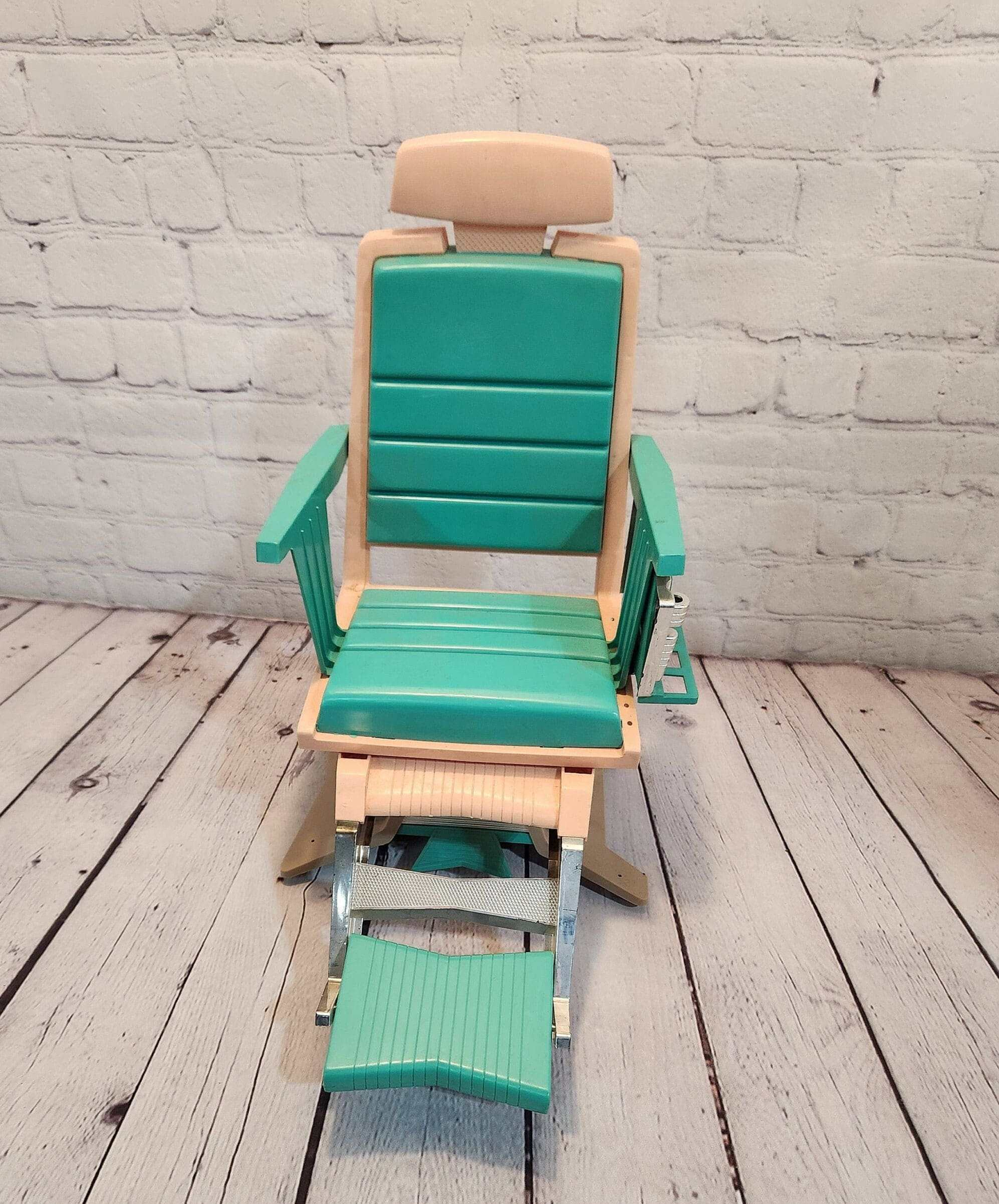 Deluxe miss beauty parlor chair for large doll hair salon 1960s vintagDeluxe Reading Miss Beauty Parlor Chair for large doll Hair saloon 1960s Vintagebeauty salon chair for large doll
Pink & aqua hard plastic beauty parlor chair isChas Vintage Shoplarge doll hair salon 1960s vintage beauty salon chair