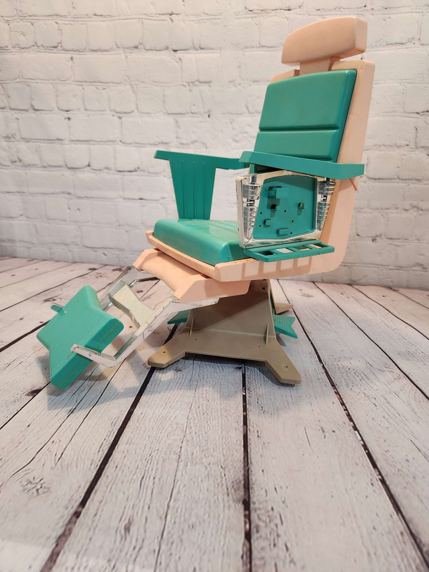 Deluxe miss beauty parlor chair for large doll hair salon 1960s vintagDeluxe Reading Miss Beauty Parlor Chair for large doll Hair saloon 1960s Vintagebeauty salon chair for large doll
Pink & aqua hard plastic beauty parlor chair isChas Vintage Shoplarge doll hair salon 1960s vintage beauty salon chair