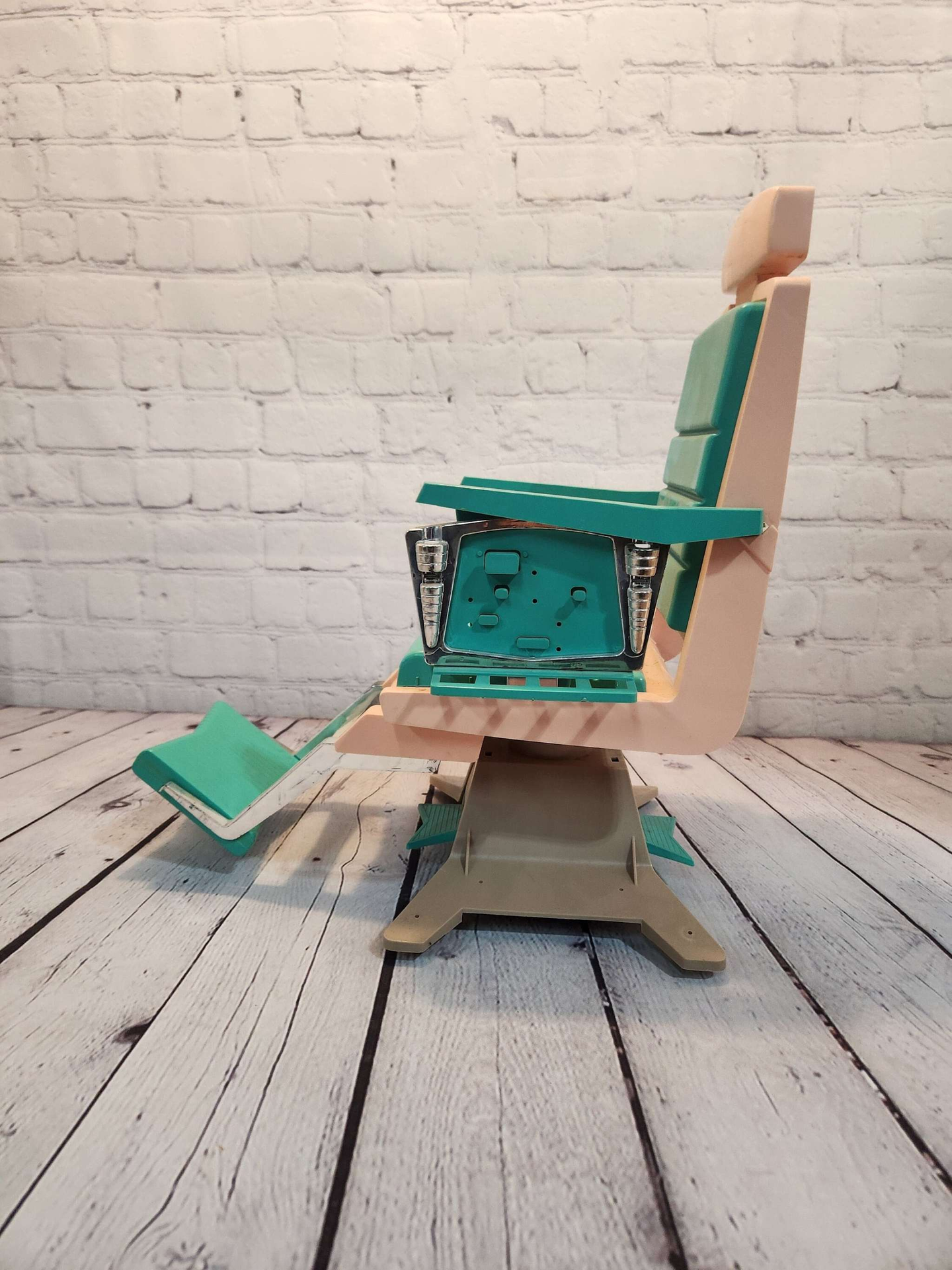 Deluxe miss beauty parlor chair for large doll hair salon 1960s vintagDeluxe Reading Miss Beauty Parlor Chair for large doll Hair saloon 1960s Vintagebeauty salon chair for large doll
Pink & aqua hard plastic beauty parlor chair isChas Vintage Shoplarge doll hair salon 1960s vintage beauty salon chair