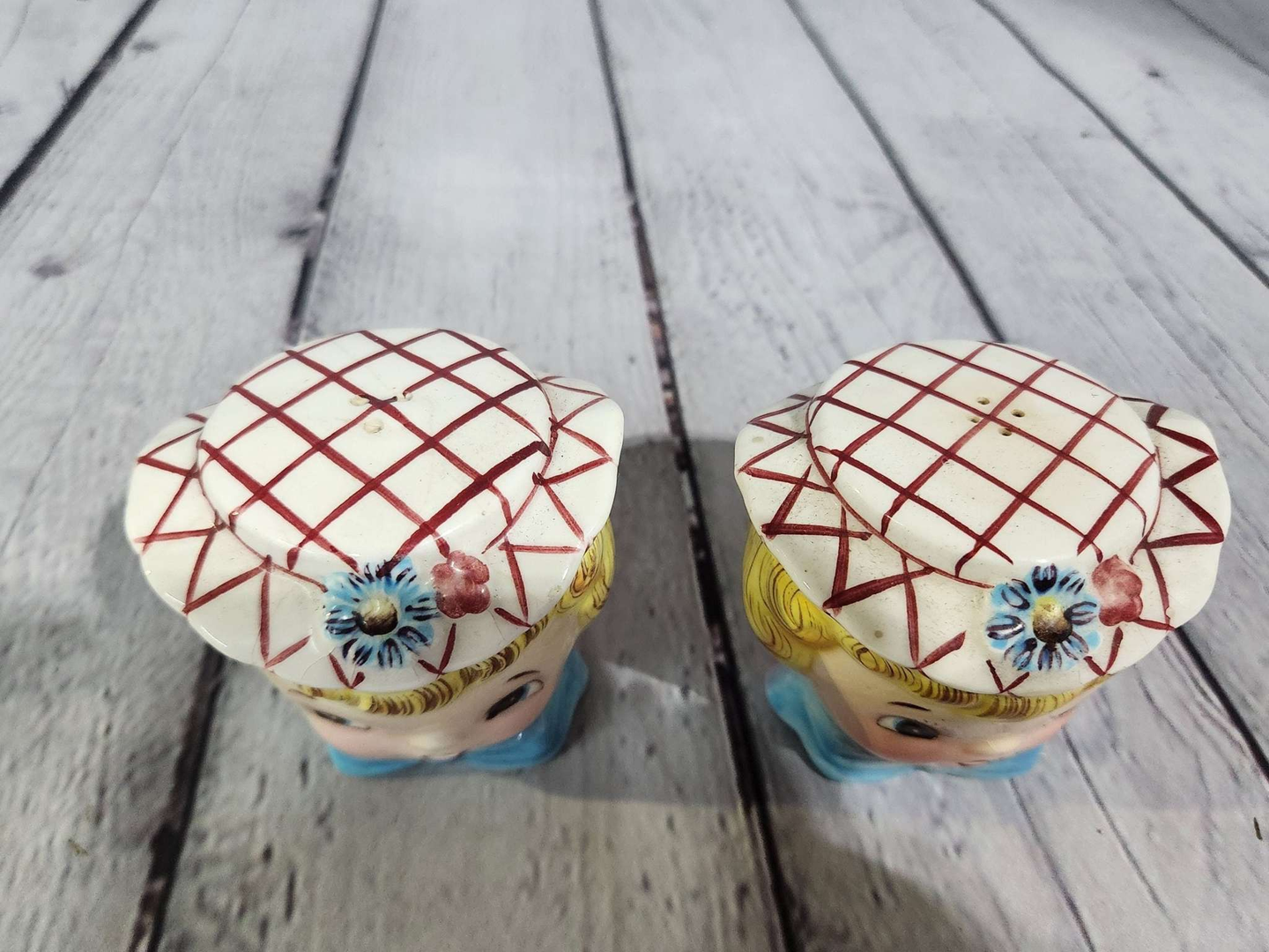 Lefton miss dainty salt and pepper shakers from the 1950's lefton misLefton Miss Dainty salt and pepper shakers from the 1950's Lefton Miss Dainty'scollectables
These are hand painted and hard to find, in this condition. Number 7028BoChas Vintage ShopLefton miss dainty salt