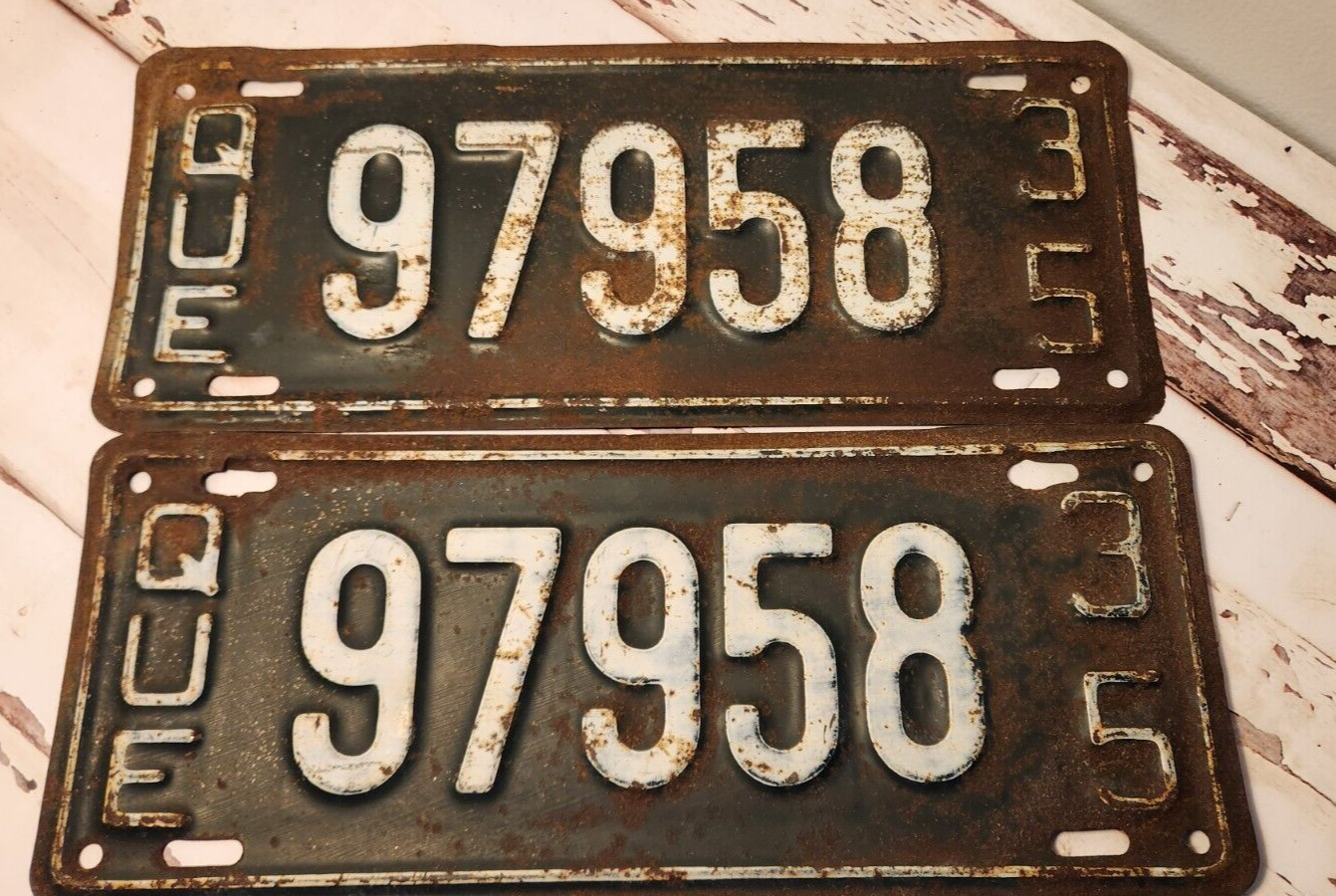 Pair fo 1935 Quebec licence plates Vintage Quebec licence plates pair Vintage collectors' item: 1935 pair of Quebec licence plate 97958These authentic plates are a piece of Canadian history, perfect for any collector or enthusiast ofChas Vintage ShopPair fo 1935 Quebec licence plates Vintage Quebec licence plates pair