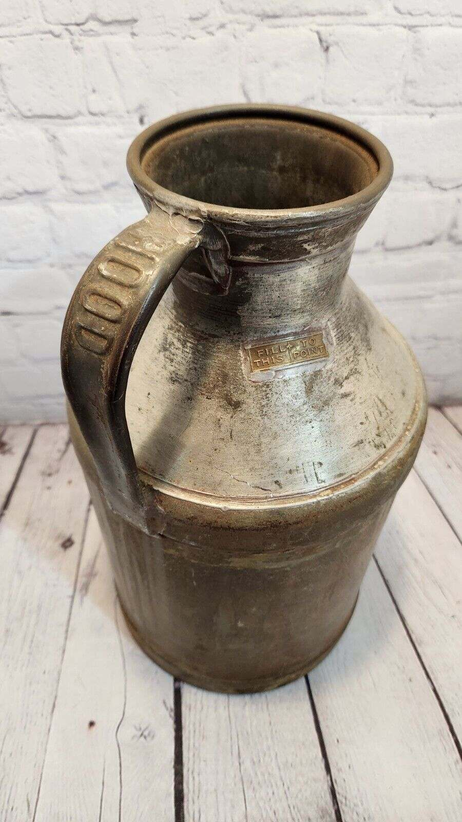 Vintage H.P. Hood & Sons  Metal Milk Can Jug w/ Handle Made in  LynnfiVintage H.P. Hood & Sons Metal Milk Can Jug w/ Handle Made in USA.  in Lynnfield, MassachusettsThis collectible dairy item from the United States is a must-have Chas Vintage ShopHood & Sons Metal Milk