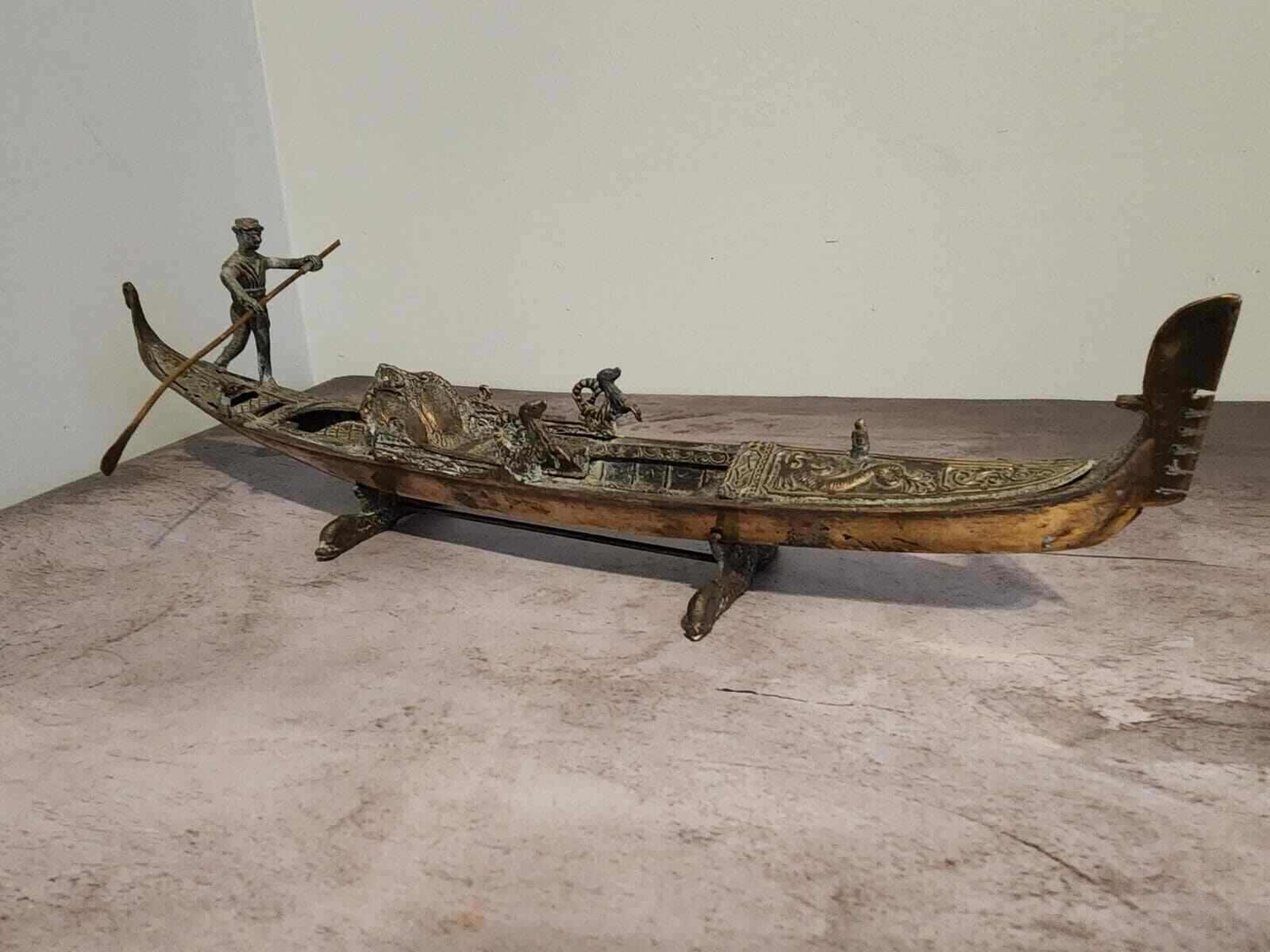 Antique solid brass venice gondola fine art sculpture that captures veThis antique solid brass Venice gondola is a fine art sculpture that captures the essence of the city's iconic waterways. Expertly crafted, the gondola is a beautifuChas Vintage ShopAntique solid brass venice gondola fine art sculpture