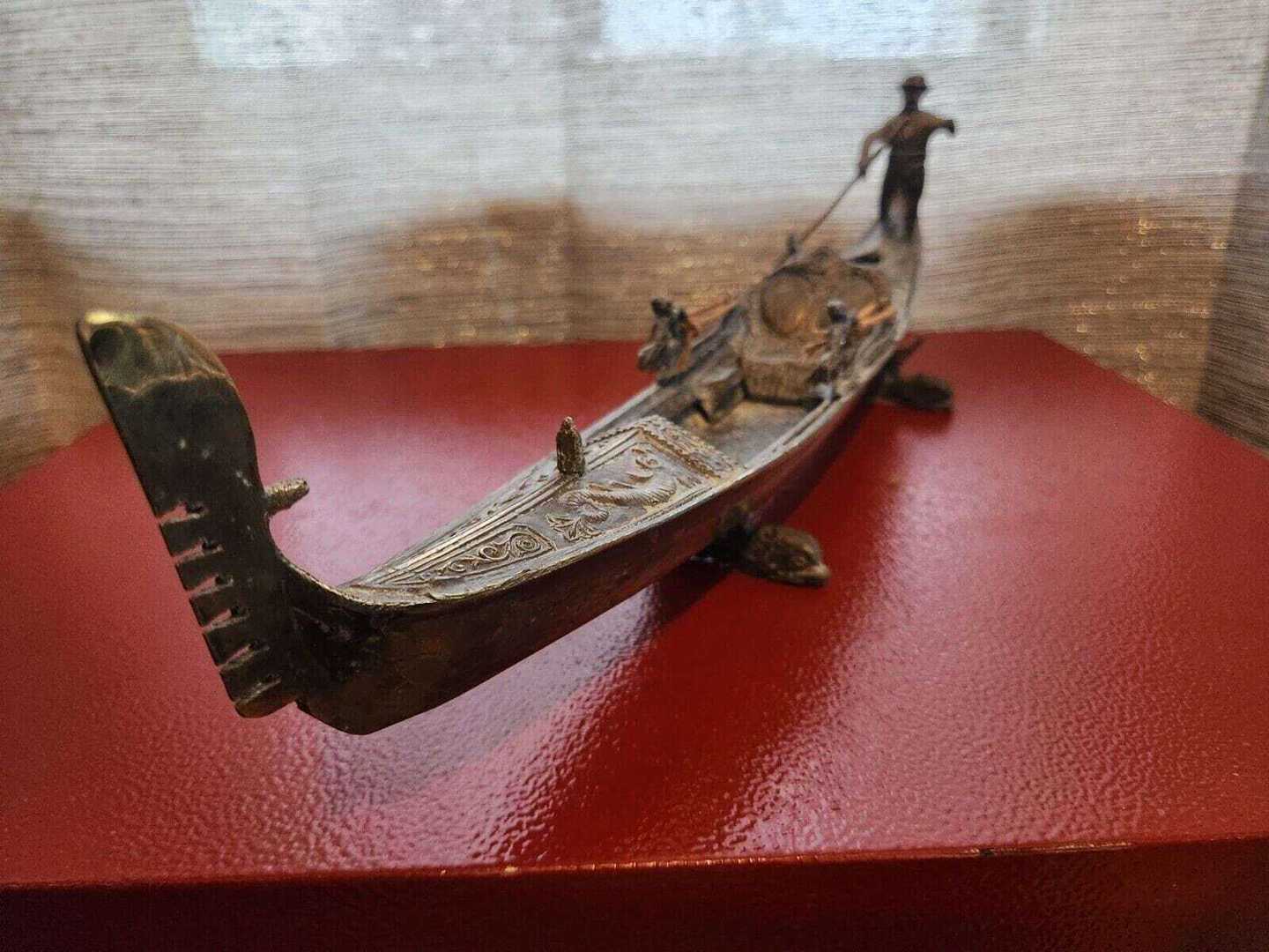 Antique solid brass venice gondola fine art sculpture that captures veThis antique solid brass Venice gondola is a fine art sculpture that captures the essence of the city's iconic waterways. Expertly crafted, the gondola is a beautifuChas Vintage ShopAntique solid brass venice gondola fine art sculpture