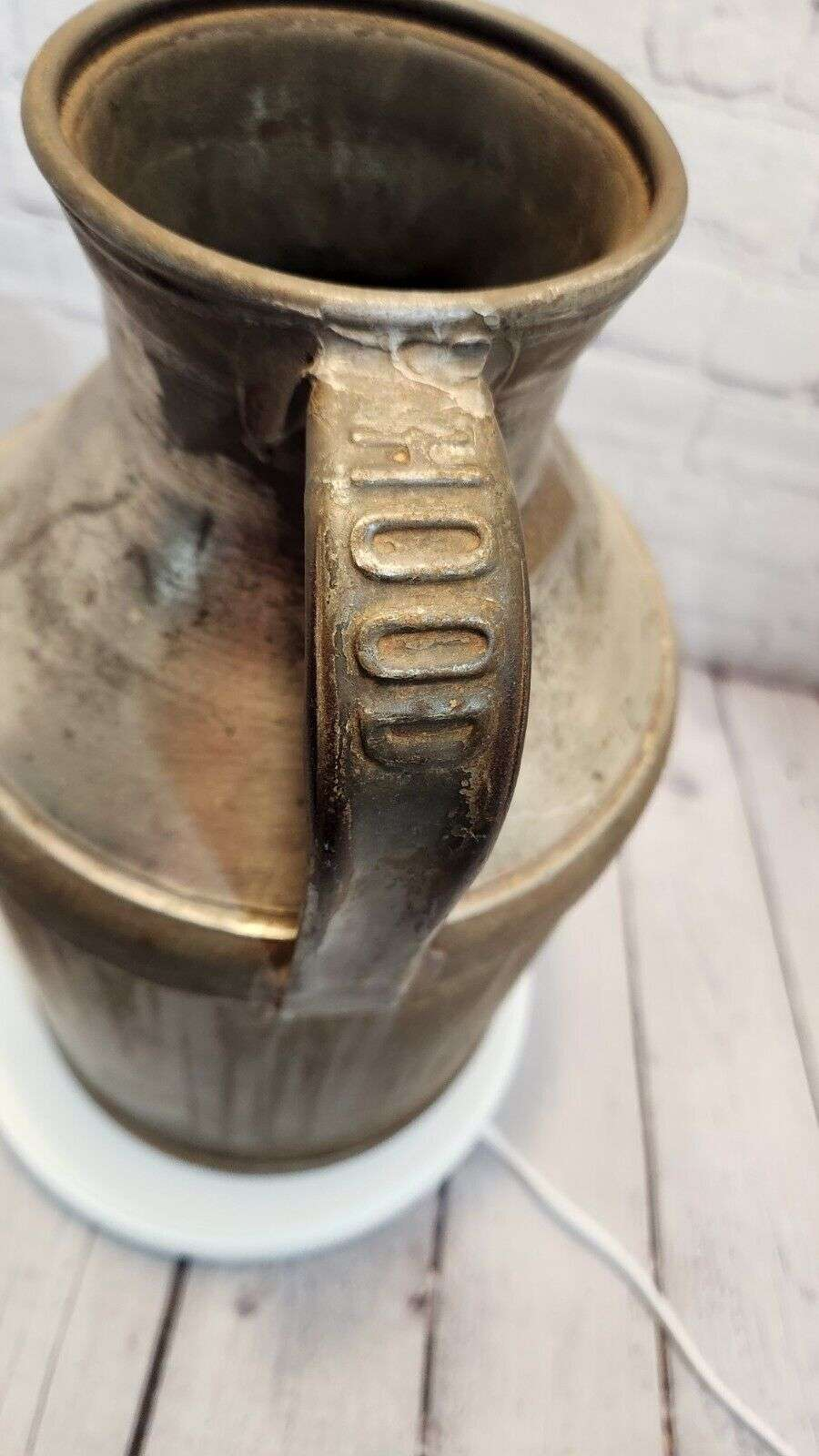 Vintage H.P. Hood & Sons  Metal Milk Can Jug w/ Handle Made in  LynnfiVintage H.P. Hood & Sons Metal Milk Can Jug w/ Handle Made in USA.  in Lynnfield, MassachusettsThis collectible dairy item from the United States is a must-have Chas Vintage ShopHood & Sons Metal Milk