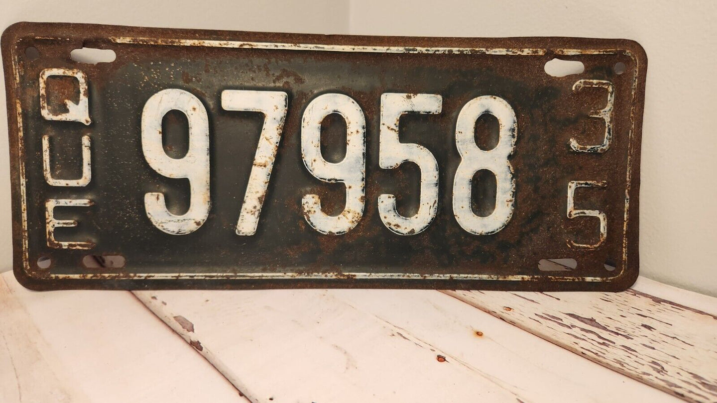 Pair fo 1935 Quebec licence plates Vintage Quebec licence plates pair Vintage collectors' item: 1935 pair of Quebec licence plate 97958These authentic plates are a piece of Canadian history, perfect for any collector or enthusiast ofChas Vintage ShopPair fo 1935 Quebec licence plates Vintage Quebec licence plates pair
