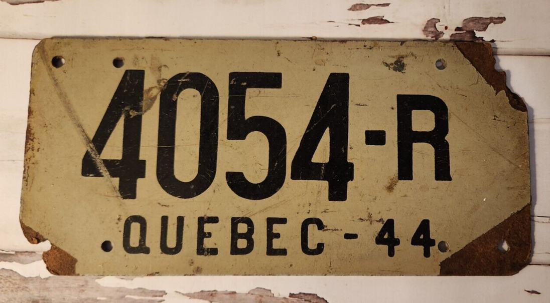 1944 Quebec licence plate Vintage Masonite Quebec R licence plate . Wa
A rare find for a Quebec 1944, 4 digits and a letter .
Makes it more valuable but condition affect value, priced accordingly
Vintage 1944 Quebec licence plate Chas Vintage Shop1944 Quebec licence plate Vintage Masonite Quebec