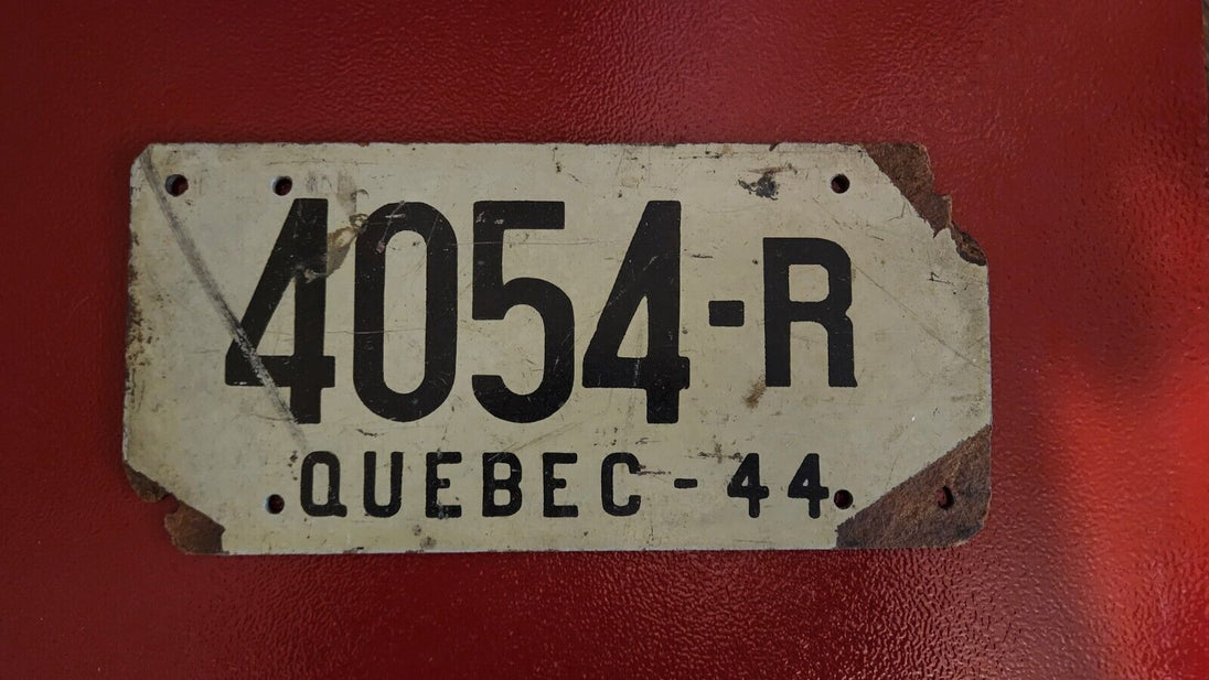 1944 Quebec licence plate Vintage Masonite Quebec R licence plate . Wa
A rare find for a Quebec 1944, 4 digits and a letter .
Makes it more valuable but condition affect value, priced accordingly
Vintage 1944 Quebec licence plate Chas Vintage Shop1944 Quebec licence plate Vintage Masonite Quebec