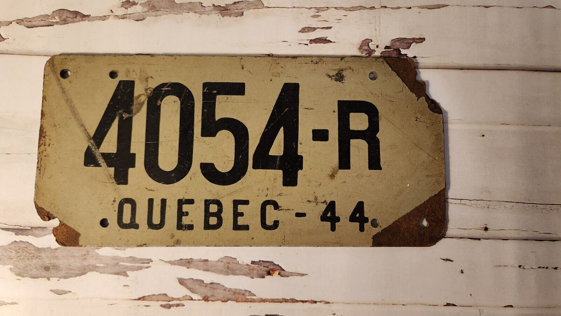 1944 Quebec licence plate Vintage Masonite Quebec R licence plate . Wa
A rare find for a Quebec 1944, 4 digits and a letter .
Makes it more valuable but condition affect value, priced accordingly
Vintage 1944 Quebec licence plate Chas Vintage Shop1944 Quebec licence plate Vintage Masonite Quebec