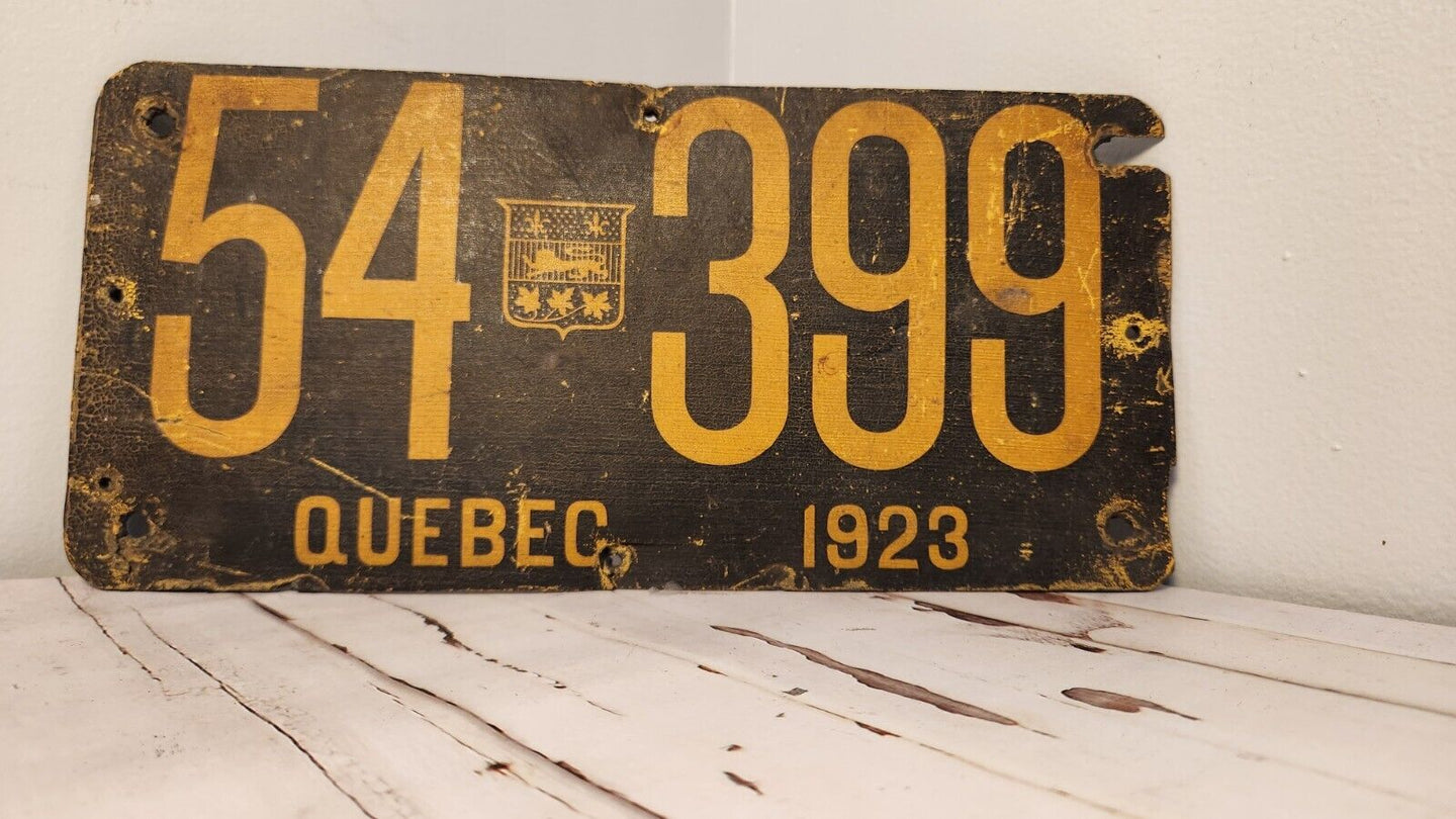 WOW 1923 Quebec antique licence plate . Plaque immatriculation du QuThis antique 1923 Quebec licence plate is a rare and valuable find for collectors of Canadian automobilia.1923 is showcasing Quebec coat of arms , the only year. VisChas Vintage ShopWOW 1923 Quebec antique licence plate