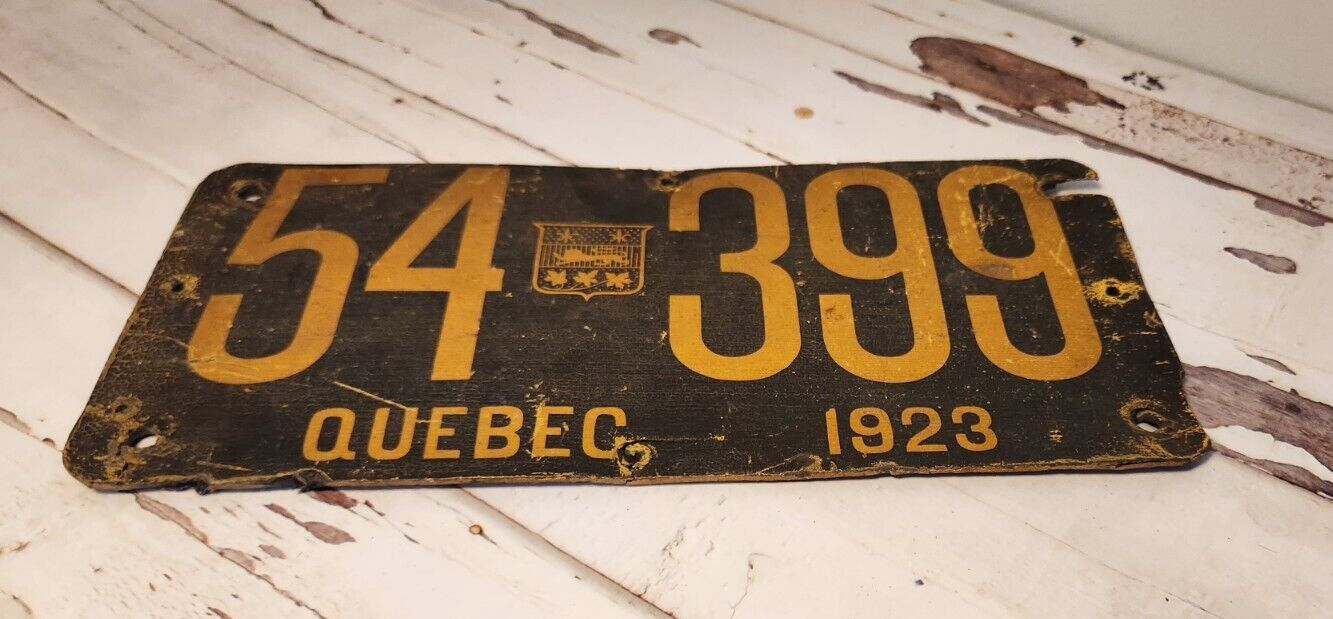 WOW 1923 Quebec antique licence plate . Plaque immatriculation du QuThis antique 1923 Quebec licence plate is a rare and valuable find for collectors of Canadian automobilia.1923 is showcasing Quebec coat of arms , the only year. VisChas Vintage ShopWOW 1923 Quebec antique licence plate