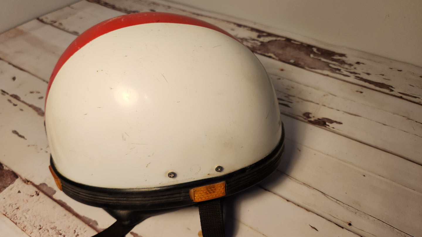 Very cool half helmet Vintage Japan White and red, Leather, Nice Condi"Experience the thrill of the open road was in the 70's with our vintage Japan, white and red half helmet!
Made in the 70s this snowmobile helmet is perfect for rideChas Vintage Shopcool half helmet Vintage Japan White