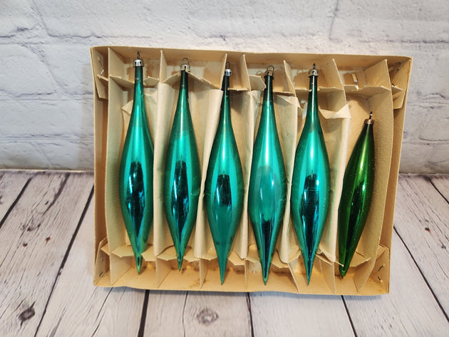 Green teardrop Christmas tree ornaments Christmas  vintage ornaments  Give your tree the perfect vintage charm !Set of 6 Brilliant Green Blown Glass Teardrop Ornaments in Original Box. The box has the cellophane window .5 Ornaments meaChas Vintage ShopGreen teardrop Christmas tree ornaments Christmas vintage ornaments Vintage Christmas Tree Decoration