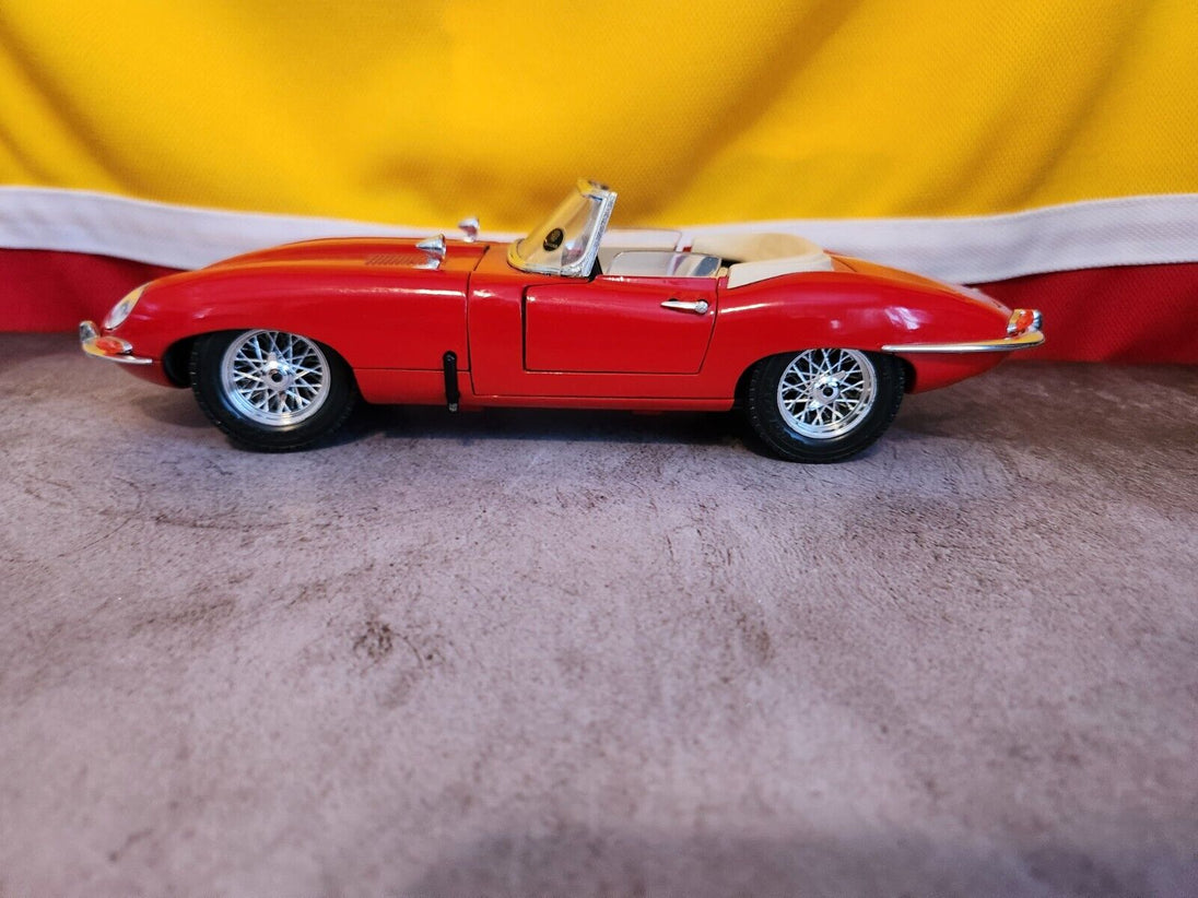 1961 E Type Burago 1/18 Scale Diecast 3016 - 1961 red Jaguar E Type Ca
This is a 1:18 diecast model of a Burago 1961 Jaguar E-Type Convertible in vibrant red with a cream interior is a must-have for any serious 
collector or enthusiastChas Vintage Shop1961