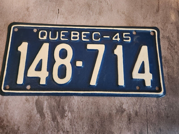 1945 Quebec licence plate. Vintage Quebec licence plate . Repaint1945 Quebec licence plate. Vintage Quebec licence plate . Repainted by a pro. Plate is flat and present very wellChas Vintage Shop1945 Quebec licence plate