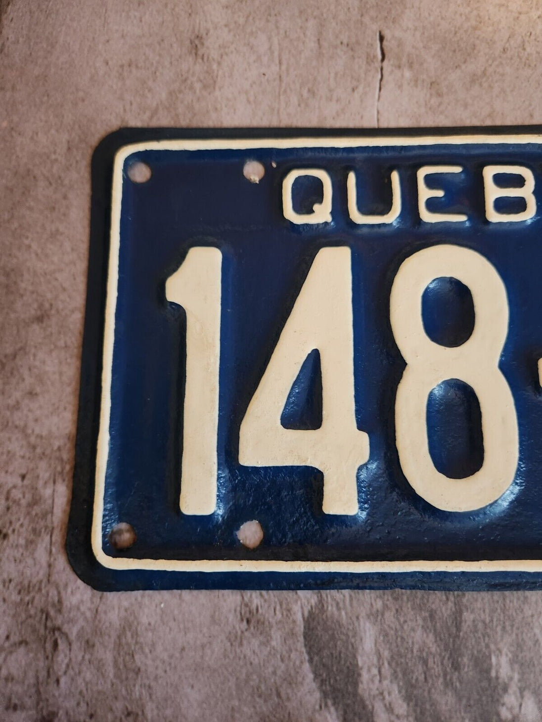 1945 Quebec licence plate. Vintage Quebec licence plate . Repaint1945 Quebec licence plate. Vintage Quebec licence plate . Repainted by a pro. Plate is flat and present very wellChas Vintage Shop1945 Quebec licence plate