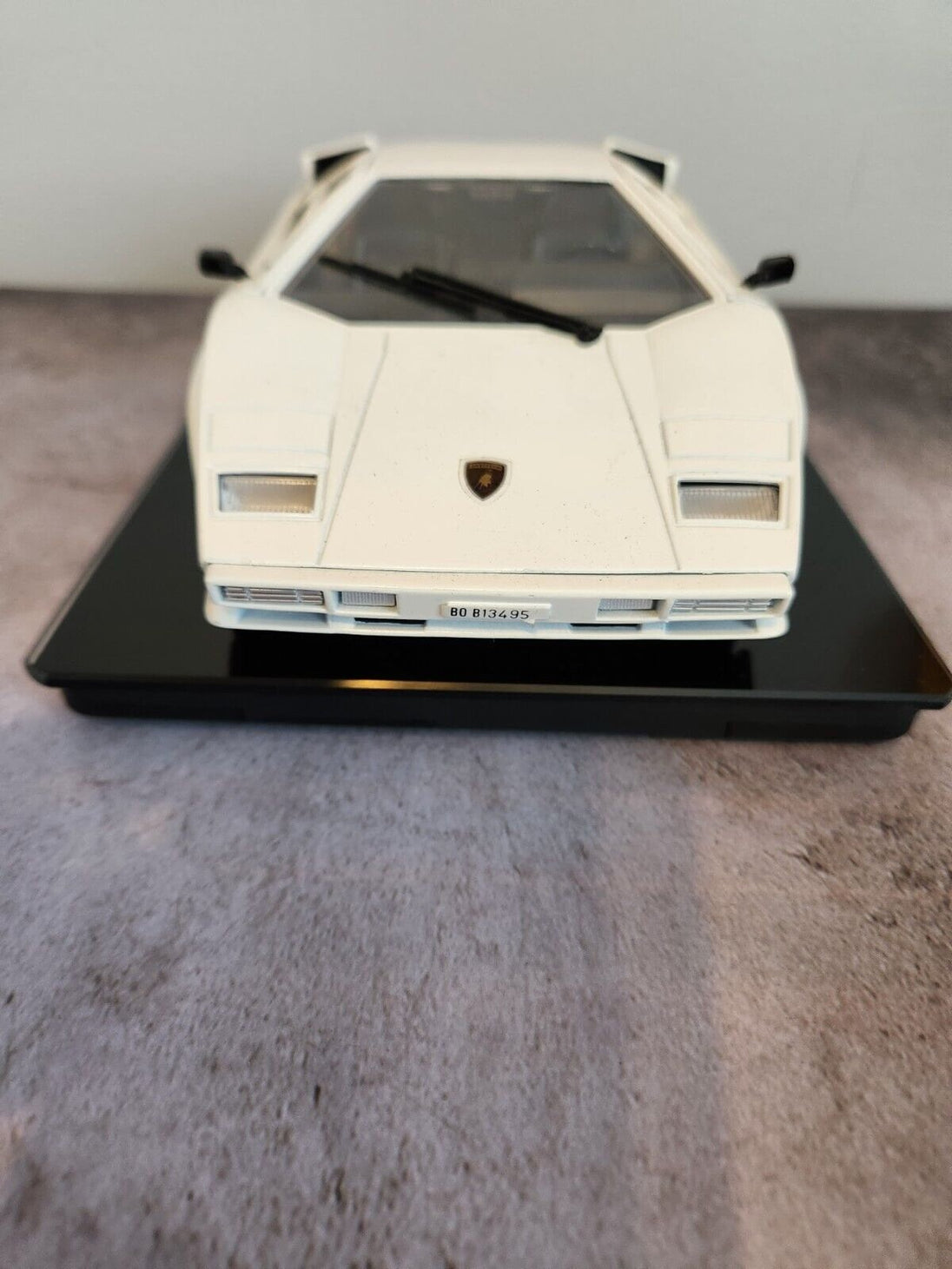 White polistil tonka lamborghini countach  1:18 die cast made in italyThis 1:18 die cast Lamborghini Countach is a must-have for any car enthusiast. Made in Italy, this white Polistil Tonka model is a stunning addition to any collectioChas Vintage ShopWhite polistil tonka lamborghini countach 1