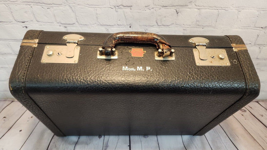 Vintage hardcase leather briefcase from the 50's with 2 keys - mgr monThis vintage hardcase leather briefcase from the 50's is a timeless piece that exudes sophistication and class.This breifcase has a very disctinctive and much less cChas Vintage ShopVintage hardcase leather briefcase