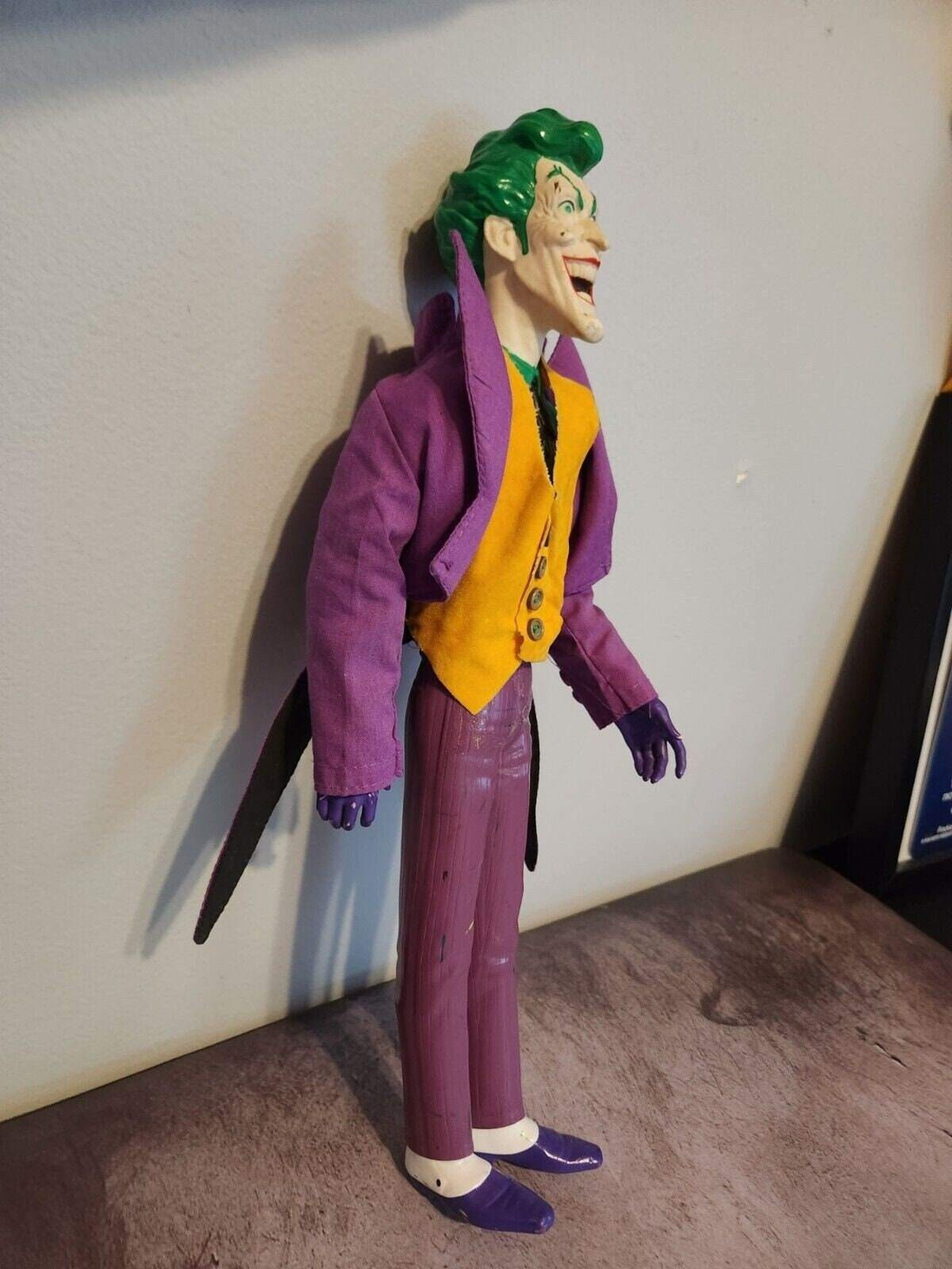 1988 vintage batman's joker hamilton gifts vinyle joker action figure This 1988 vintage Joker action figure from Hamilton Gifts is a must-have for any Batman fan. Standing at 15 inches tall, the vinyl figure is an original replica fromChas Vintage Shopjoker hamilton gifts vinyle joker action figure 15