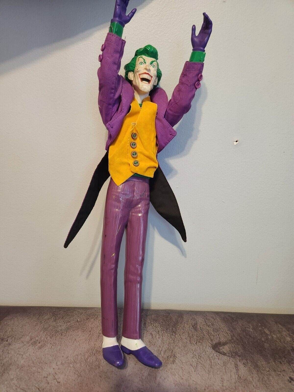 1988 vintage batman's joker hamilton gifts vinyle joker action figure This 1988 vintage Joker action figure from Hamilton Gifts is a must-have for any Batman fan. Standing at 15 inches tall, the vinyl figure is an original replica fromChas Vintage Shopjoker hamilton gifts vinyle joker action figure 15