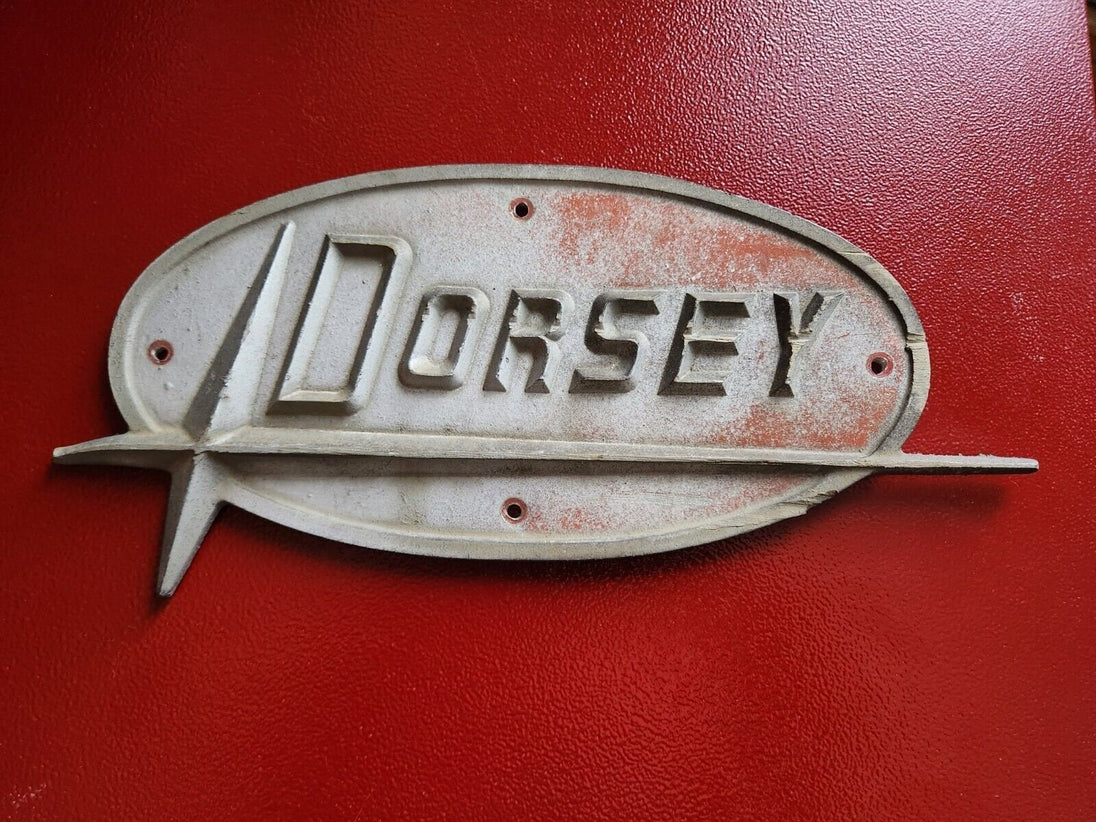 Vintage  Dorsey Satellite  semi trailer emblem in cast metalThese dorsey emblem are rare but this specific exemple ( with the satellite) is even harder to find !Vintage Dorsey Semi Trailer Emblem in cast metal . Good conditioChas Vintage ShopVintage Dorsey Satellite semi trailer emblem