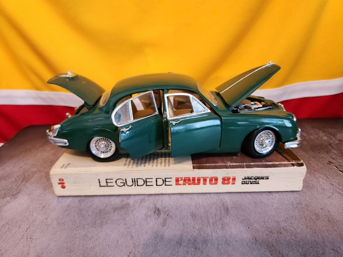 1959 maisto jaguar mark 2 diecast 1:18 scale in british racing green1959 JAGUAR MARK II British racing Green Maisto 1:18 Scale Diecast No signs of wear except for a little dust.Please see all pictures for exact cosmetic condition andChas Vintage Shop1959 maisto jaguar mark 2 diecast 1