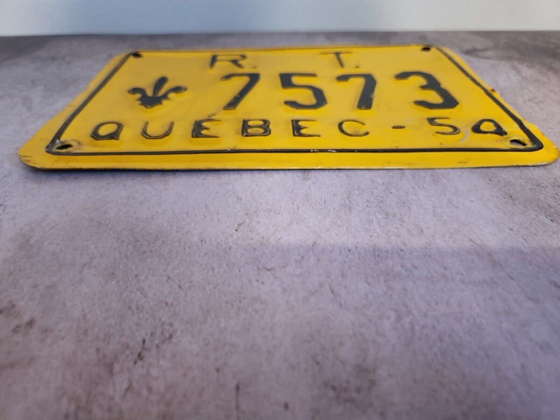 1954 quebec régie des transports licence plate1954 Quebec régie des transports Licence plateThis 1954 is in pretty good shape. colors are brillant , almost flatIt displays very wellNice addtion tou your collectiChas Vintage Shopégie des transports licence plate