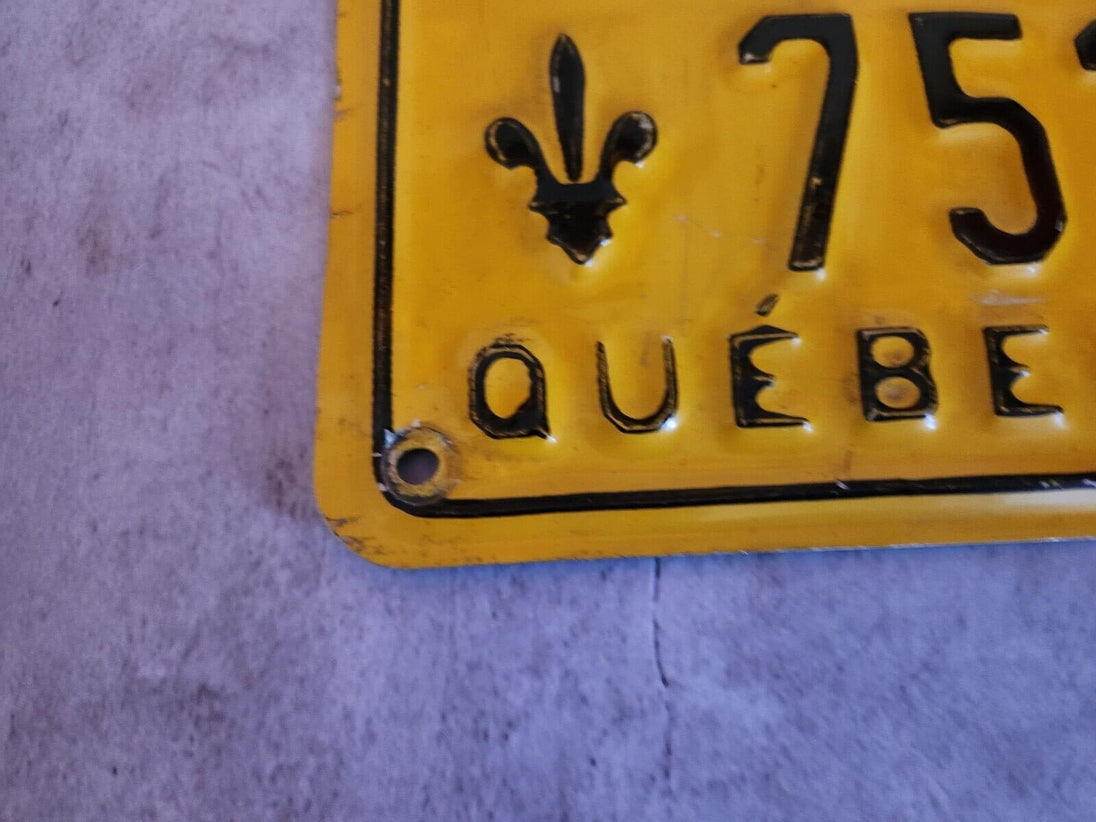 1954 quebec régie des transports licence plate1954 Quebec régie des transports Licence plateThis 1954 is in pretty good shape. colors are brillant , almost flatIt displays very wellNice addtion tou your collectiChas Vintage Shopégie des transports licence plate