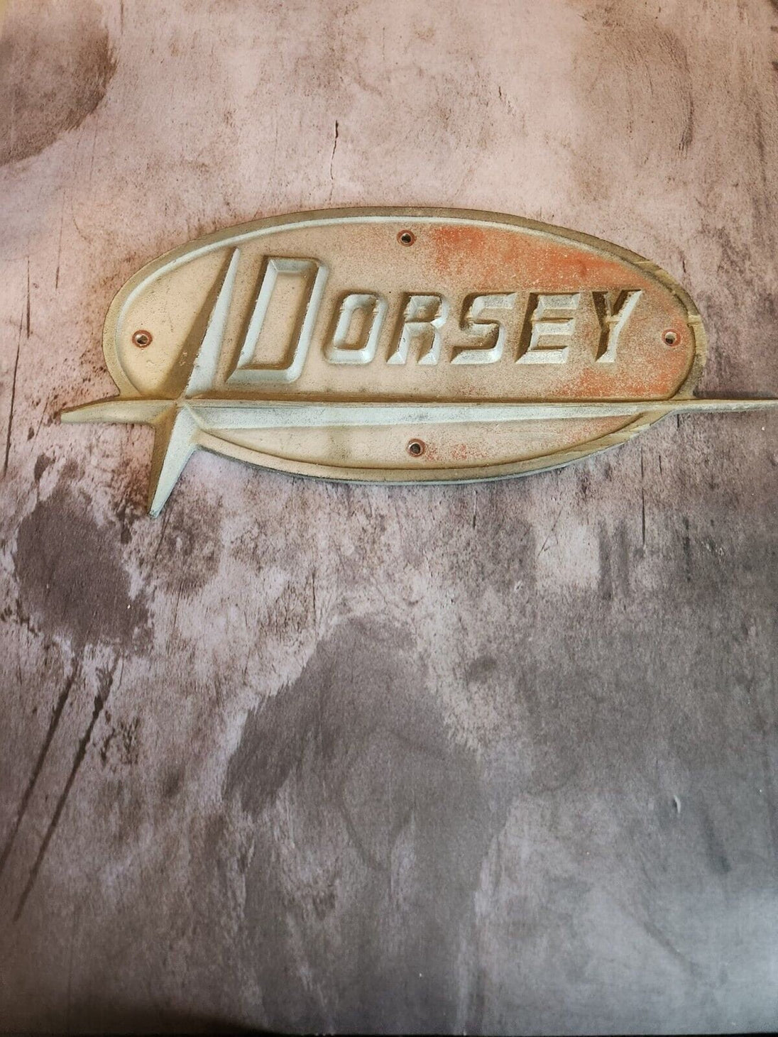 Vintage  Dorsey Satellite  semi trailer emblem in cast metalThese dorsey emblem are rare but this specific exemple ( with the satellite) is even harder to find !Vintage Dorsey Semi Trailer Emblem in cast metal . Good conditioChas Vintage ShopVintage Dorsey Satellite semi trailer emblem