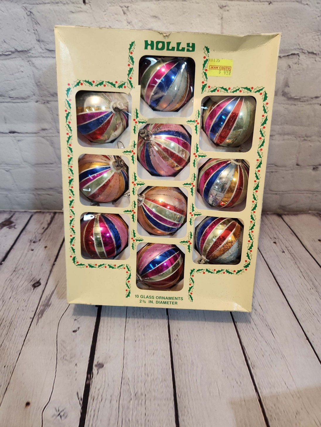 Vintage christmas multicolors ornaments - box of 12 from the 80's hollA nice box of 12 old Holly glass Christmas balls from the 80s.The box is in good condition
The balls are 2 5/8 inches in diameter.They are in good conditionPlease coChas Vintage Shopholly brand vintage christmas ornaments christmas tree vintage ornaments