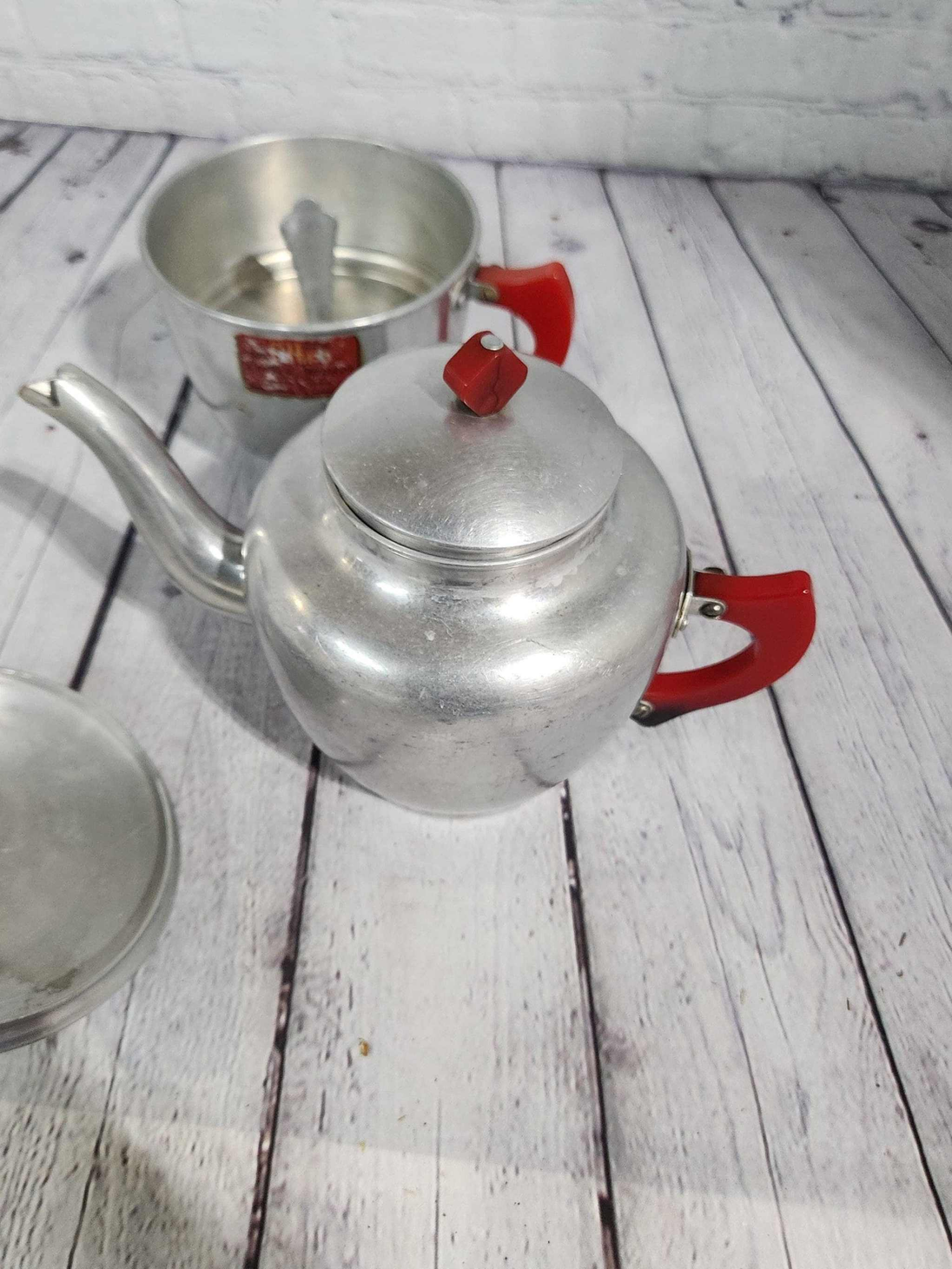 Art deco mid  century modern drip coffee pot / tea pot  with red bakelArt Deco Mid Century Modern drip coffee pot / tea pot with red bakelite handlescute vintage aluminum coffee pot with red Bakelite handleThis is a very cute Filtro drChas Vintage ShopArt deco mid century modern drip coffee pot / tea pot