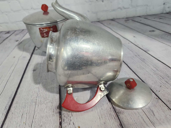 Art deco mid  century modern drip coffee pot / tea pot  with red bakelArt Deco Mid Century Modern drip coffee pot / tea pot with red bakelite handlescute vintage aluminum coffee pot with red Bakelite handleThis is a very cute Filtro drChas Vintage ShopArt deco mid century modern drip coffee pot / tea pot