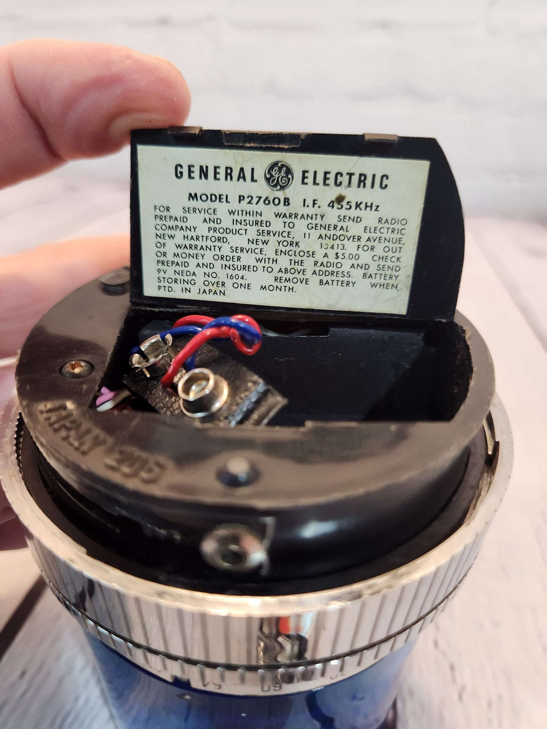 Vintage 1969 ge general electric p2760c blue max transistor radio spacVintage 1969 GE General Electric P2760C Blue Max Transistor Radio Space Ageretro style.3 inches length x 4 inches heightIt does not work.It has overheated as showmDOChas Vintage ShopVintage 1969 ge general electric p2760c blue max transistor radio space age retro mid century modern radio googie radio