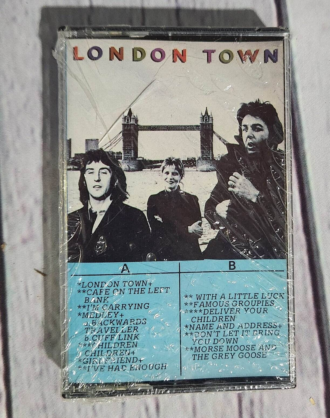 New and sealed paul mccartney wings london town cassettePaul McCartney and Wings London Town NEW and SEALED cassette !Released in 1978, canadian printTrack list :A1 London Town
A2 Cafe On The Left Bank
A3 I'm Carrying
A4 Chas Vintage Shopsealed paul mccartney wings london town cassette