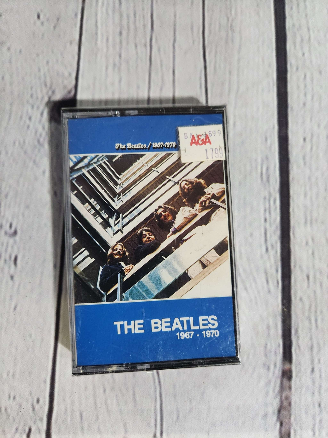 New and sealed the beatles blue album 1967 -1970 cassetteRare Treat for Beatles Lover and collector !The Beatles 1967-1970 also known as the blue album new and sealed cassette !
Compilation of 28 Beatles greatest songs !TrChas Vintage Shopbeatles blue album 1967 -1970 cassette