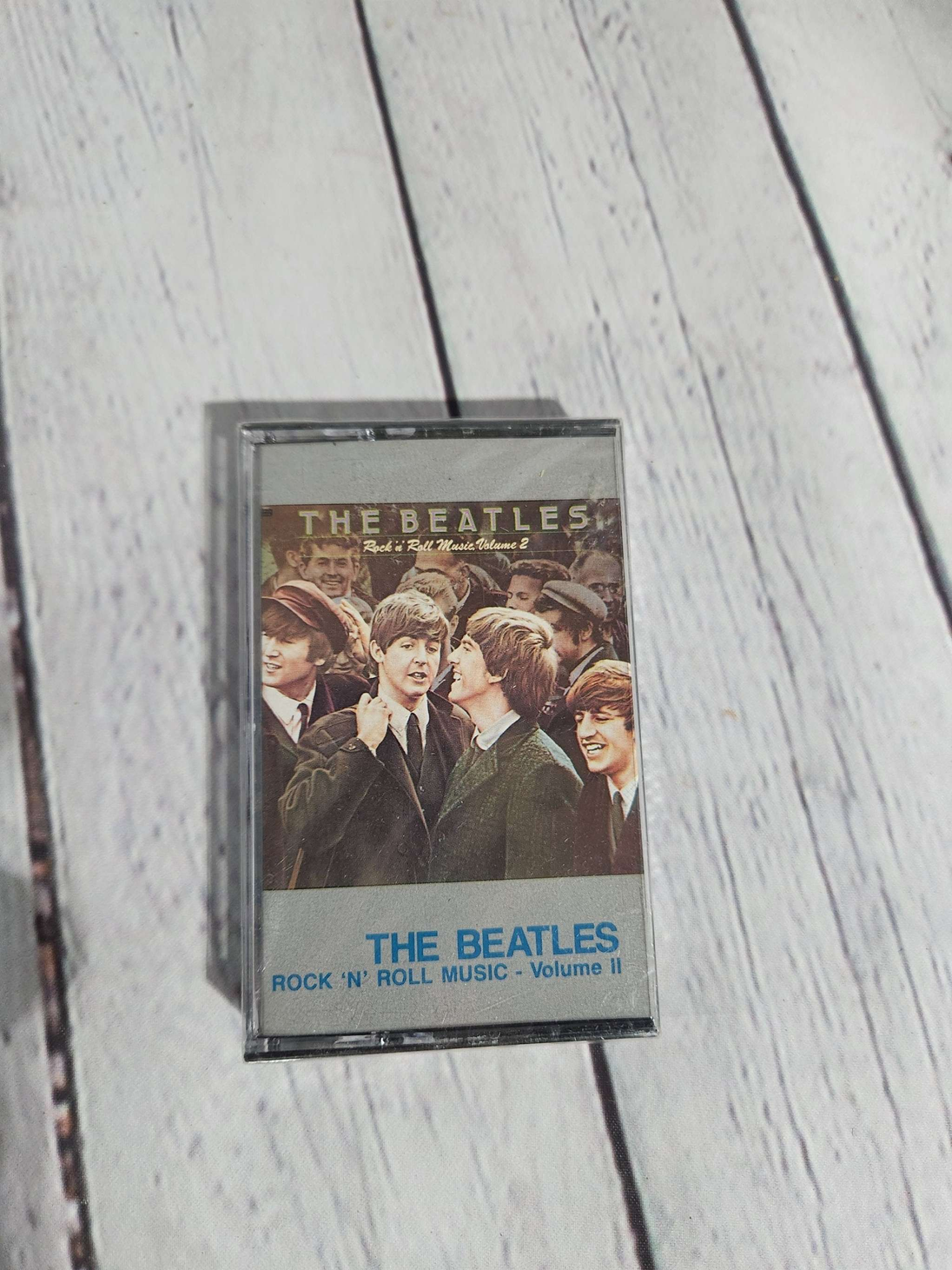 New and sealed the beatles rock and roll music volume 2   tape cassettRare Treat for Beatles Lover collector !The Beatles Rock and Roll music Volume 2 new and sealed cassette !
Compilation of some Beatles greatest songs !Track list
A1 Chas Vintage Shoproll music volume 2 tape cassette