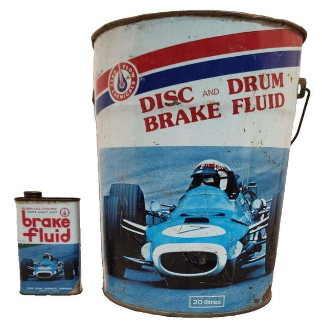 Great combo of Vintage zero flow collectables from the 1960's . A   5 Vintage Zero Flow 5 gallon can and 16 on can brake fluid from the 1960s.  Both can displays great  vintage racing car graphicsThis original Canadian classic featuresChas Vintage ShopGreat combo