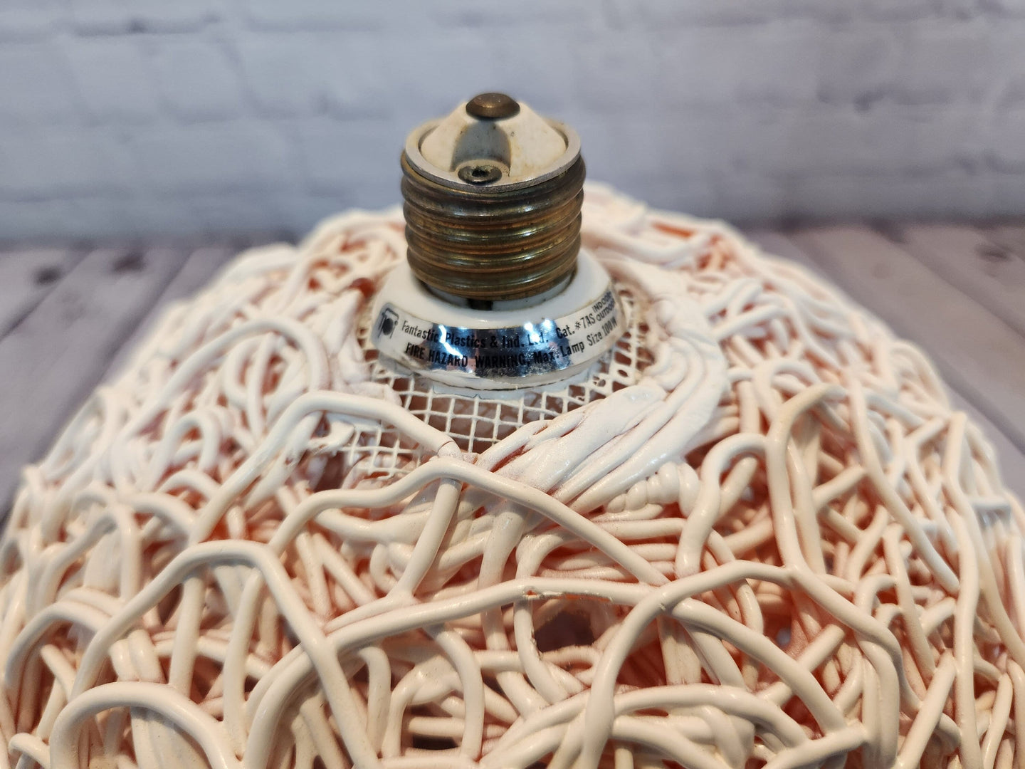 Screw on white dense spaghetti lamp - round orb. mid century screw on Cool White and pinkish lamp or screw on lamp shadeThis lamps shade is a screw on type of lamp. No wiring needed just screw in anystandard socket or into a lamp anditChas Vintage Shopwhite dense spaghetti lamp - round orb