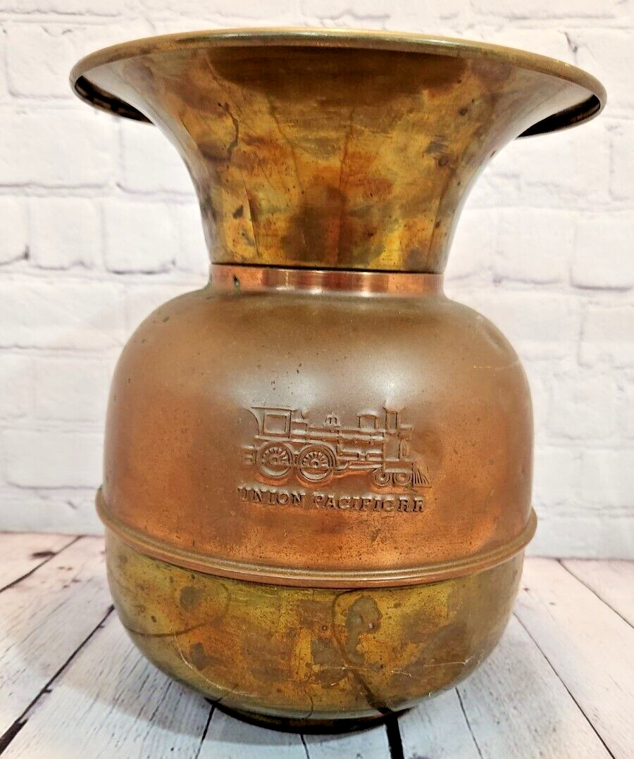 Vintage Union Pacific Railroad Locomotive Brass Spittoon - Embossed TrAdd a vintage touch to your collection with this unique Union Pacific Railroad Locomotive Brass Spittoon.This spittoon as great patina !
 Made of high-quality Metal,Chas Vintage ShopVintage Union Pacific Railroad Locomotive Brass Spittoon - Embossed Train