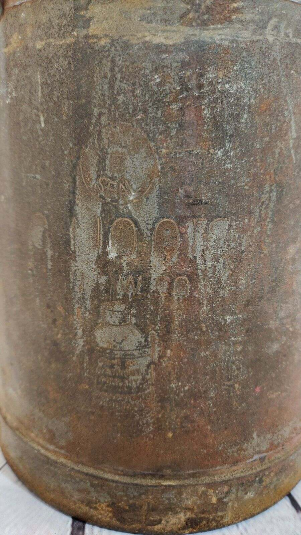 Vintage H.P. Hood & Sons  Metal Milk Can Jug w/ Handle Made in  LynnfiVintage H.P. Hood & Sons Metal Milk Can Jug w/ Handle Made in USA.  in Lynnfield, MassachusettsThis collectible dairy item from the United States is a must-have Chas Vintage ShopHood & Sons Metal Milk