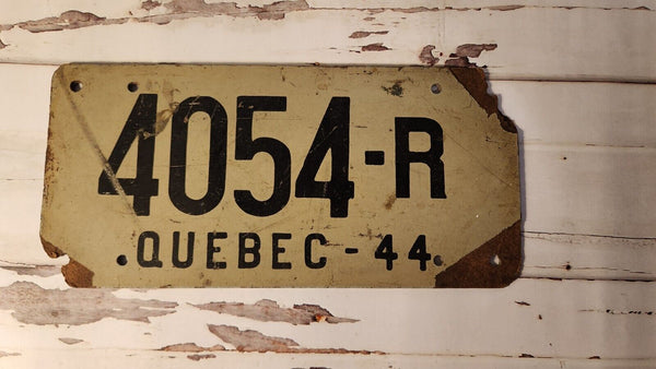 1944 Quebec licence plate Vintage Masonite Quebec R licence plate . Wa
A rare find for a Quebec 1944, 4 digits and a letter .
Makes it more valuable but condition affect value, priced accordingly
Vintage 1944 Quebec licence plate Chas Vintage Shop1944 Quebec licence plate Vintage Masonite Quebec