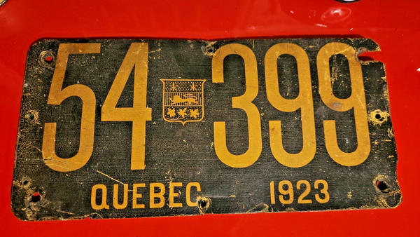 WOW 1923 Quebec antique  licence plate . Plaque immatriculation  du QuThis antique 1923 Quebec licence plate is a rare and valuable find for collectors of Canadian automobilia.1923 is showcasing Quebec coat of arms , the only year. VisChas Vintage ShopWOW 1923 Quebec antique licence plate