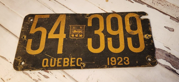 WOW 1923 Quebec antique  licence plate . Plaque immatriculation  du QuThis antique 1923 Quebec licence plate is a rare and valuable find for collectors of Canadian automobilia.1923 is showcasing Quebec coat of arms , the only year. VisChas Vintage ShopWOW 1923 Quebec antique licence plate