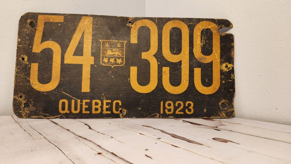 WOW 1923 Quebec antique  licence plate . Plaque immatriculation  du QuThis antique 1923 Quebec licence plate is a rare and valuable find for collectors of Canadian automobilia.1923 is showcasing Quebec coat of arms , the only year. VisChas Vintage ShopWOW 1923 Quebec antique licence plate